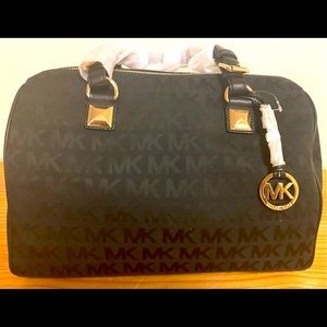 NWT MICHAEL KORS LEATHER TRIM LARGE GRAYSON  BLACK SATCHEL WITH LEATHER STRAP.
